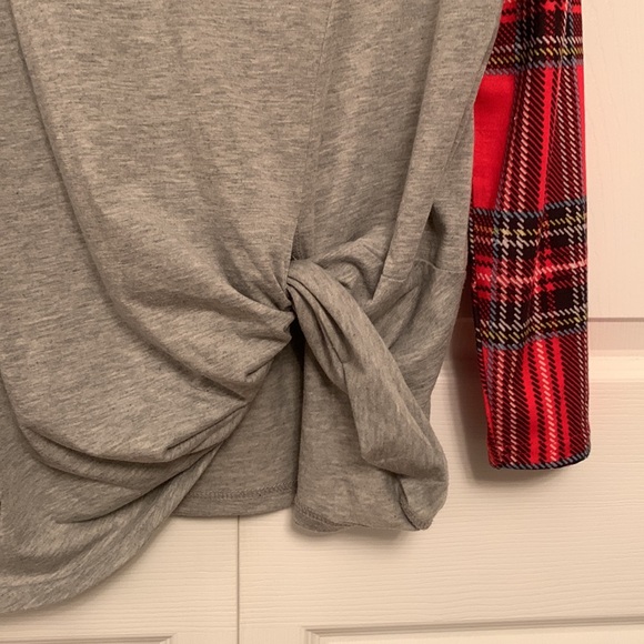 Like New Simply Southern Collection Twist Knot Plaid Top Christmas Holiday - Picture 4 of 12